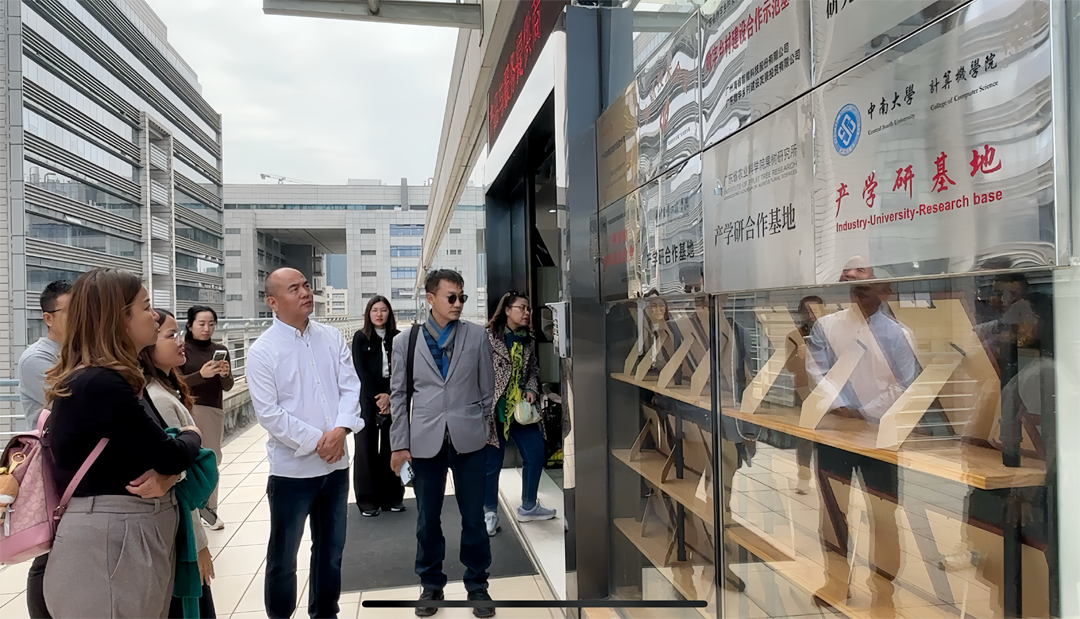 泰國高校參訪團到訪海?？萍紖⒂^交流 (2).png