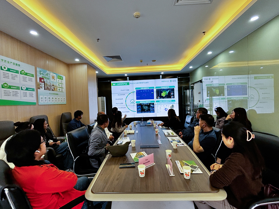 泰國高校參訪團到訪海?？萍紖⒂^交流 (1).jpg