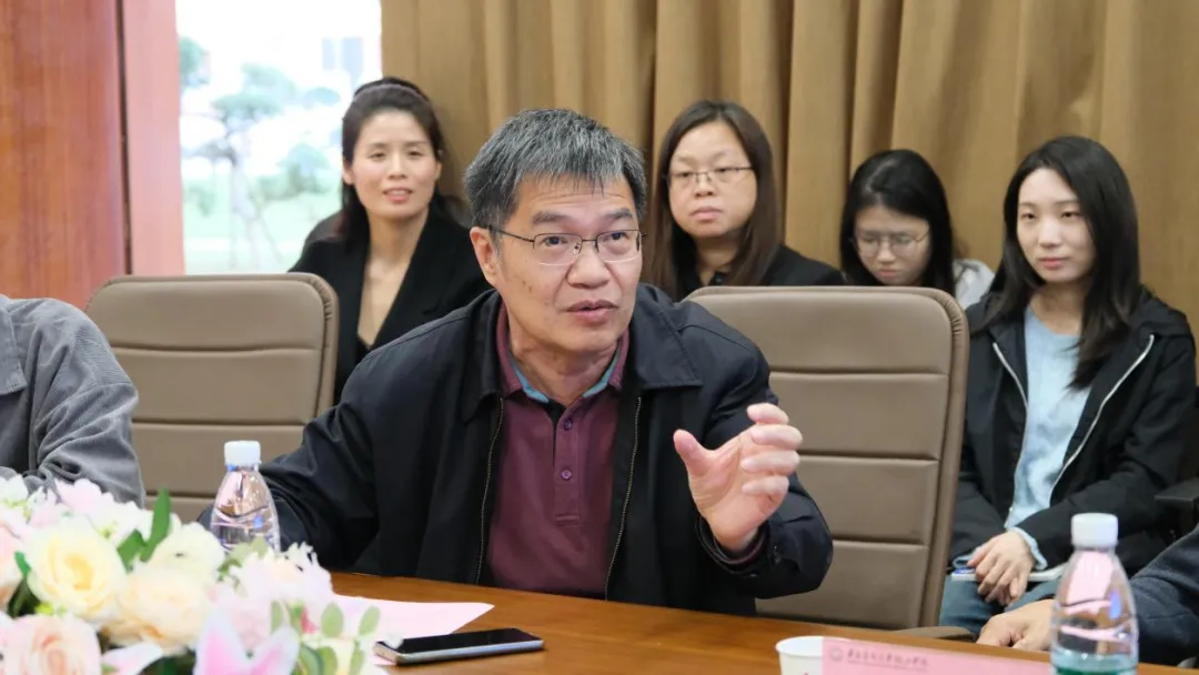 華珠舉行人工智能學(xué)院科技小院揭牌儀式5.png 華珠舉行人工智能學(xué)院科技小院揭牌儀式5.png