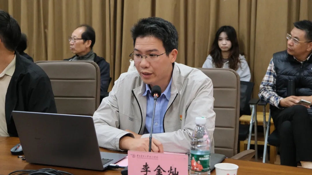 華珠舉行人工智能學(xué)院科技小院揭牌儀式8.jpg 華珠舉行人工智能學(xué)院科技小院揭牌儀式8.jpg